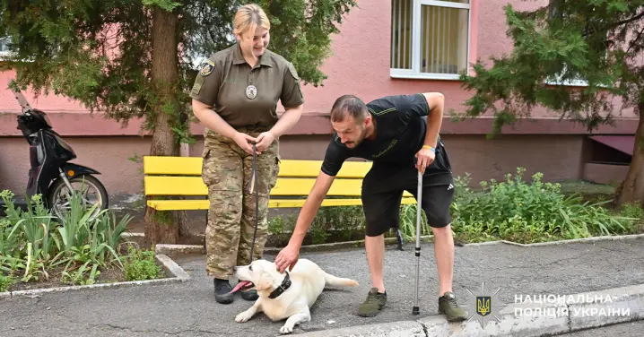 У Чернівцях провели терапію для поранених захисників із залученням собаки емоційної підтримки