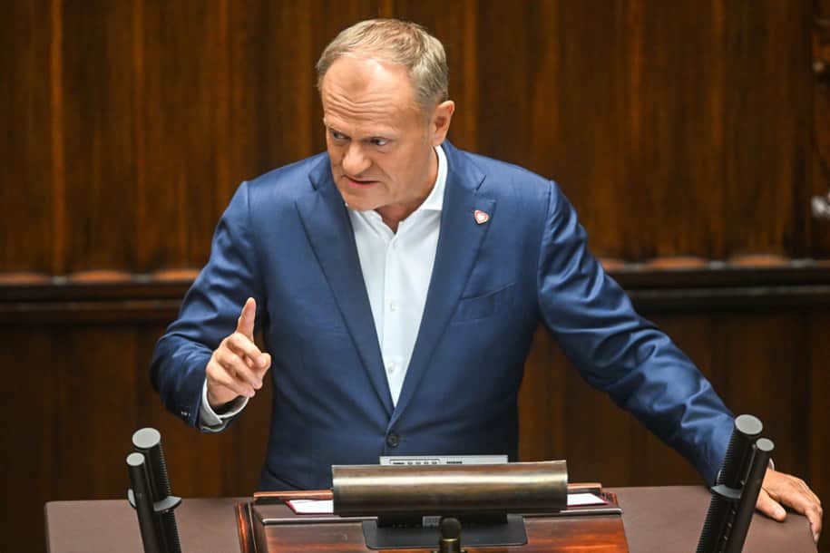 Туск: Путін і Лукашенко й далі збирають мігрантів на польському кордоні