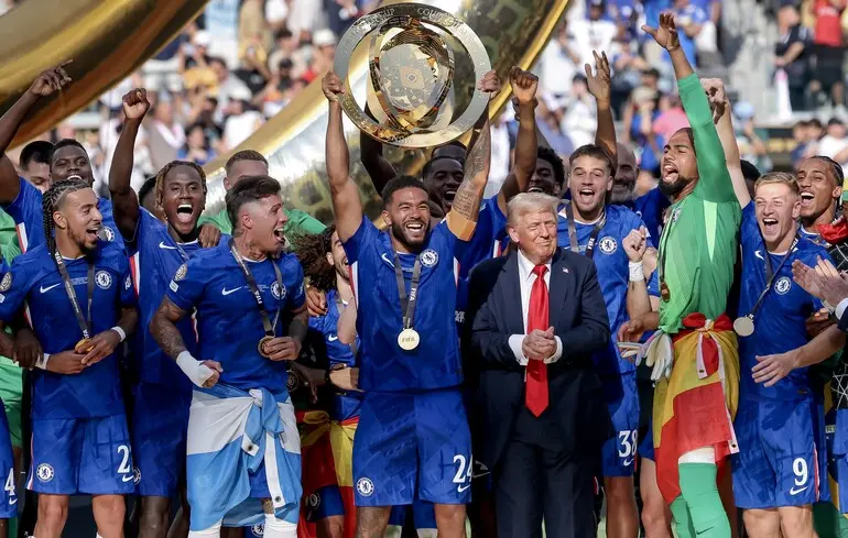 "Челсі" підняв трофей разом із Трампом на п'єдесталі Клубного чемпіонату світу-2025