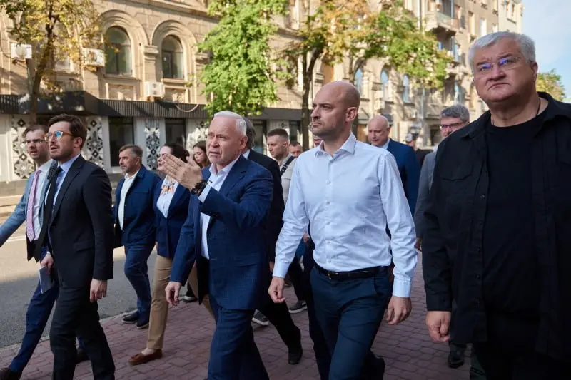 Харків відвідали голови дипломатії Франції та України: що їм показував Терехов