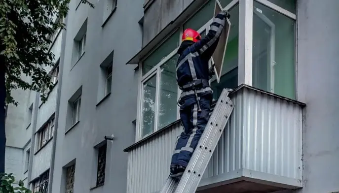 У Вінниці жінка довго не брала слухавку і довелось екстрено відчиняти її квартиру
