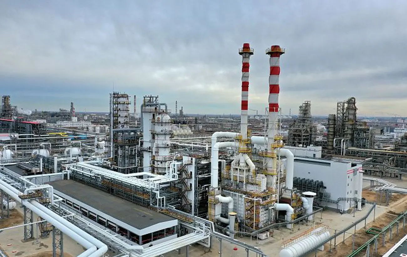 На НПЗ у Волгограді сильні пожежі після ударів українських дронів, - Генштаб