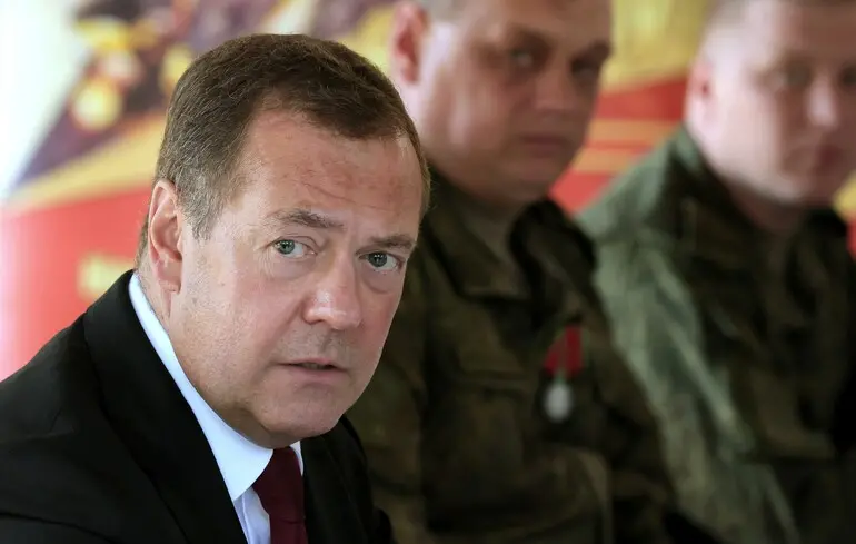Трамп відповів Мєдвєдєву, який писав про передачу Ірану ядерної зброї