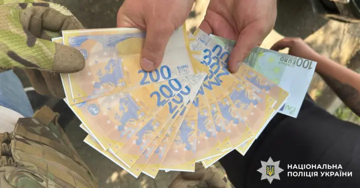 На Буковині затримали чоловіка, який за 4 тисячі євро обіцяв зробити фіктивні документи для уникнення призову