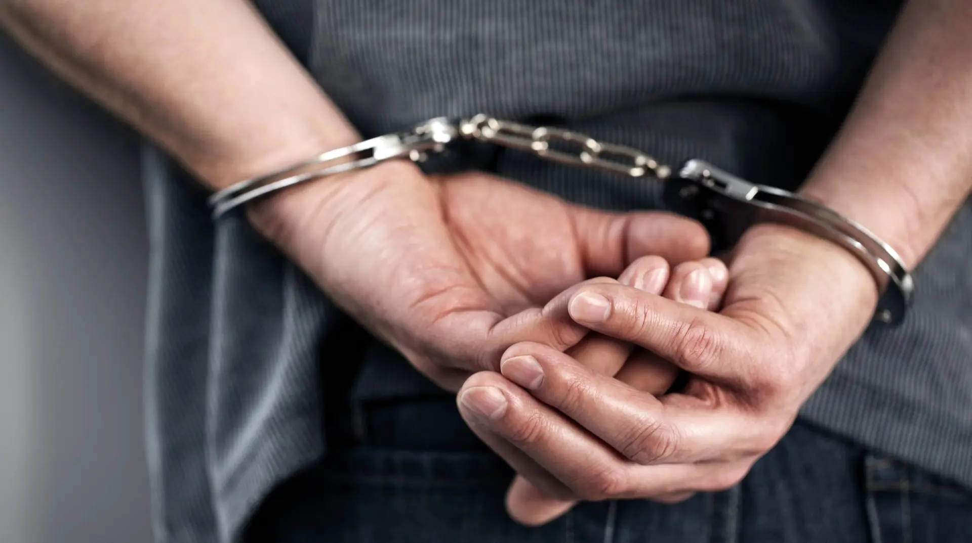 В Англії судитимуть пару чоловіків за сексуальне насильство та смерть усиновленого немовляти