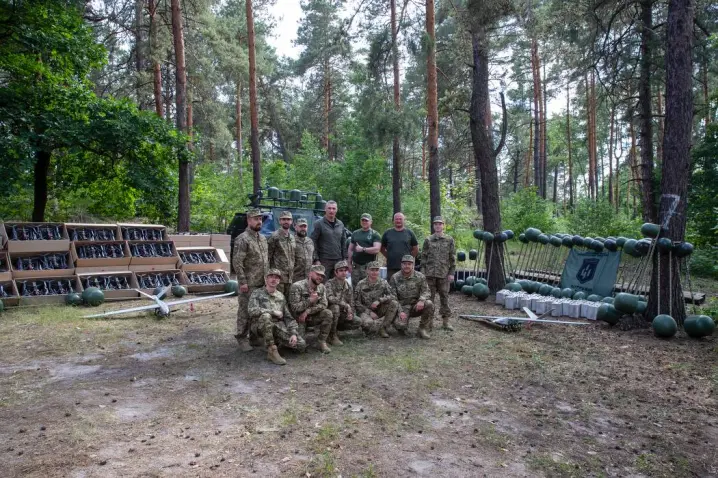 Кличко передав на фронт чергову партію допомоги від киян – понад 2300 безпілотників та системи РЕБ