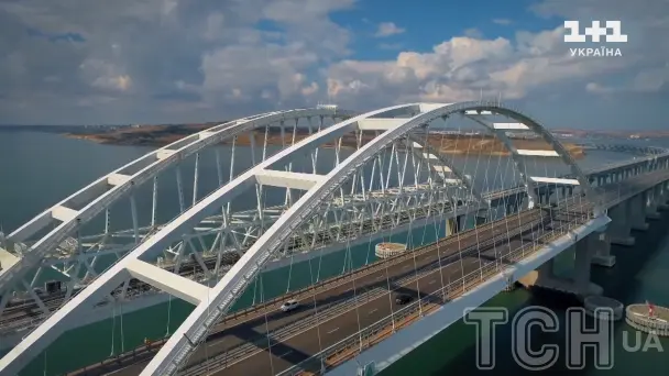 На Кримському мосту утворився транспортний колапс: що відбувається