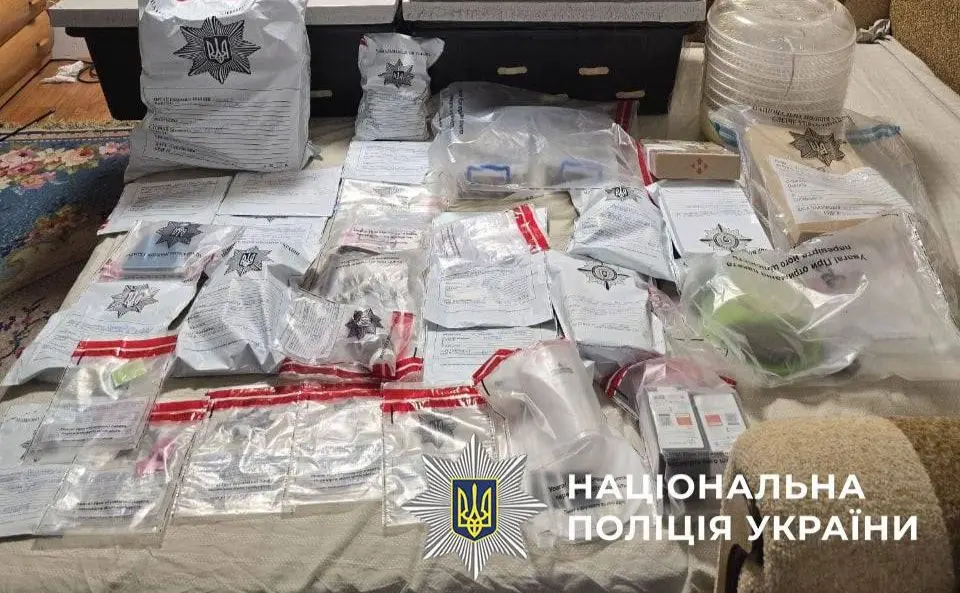 У столиці ліквідували міжрегінальне наркогрупування: вилучили товар на 2 мільйони гривень
