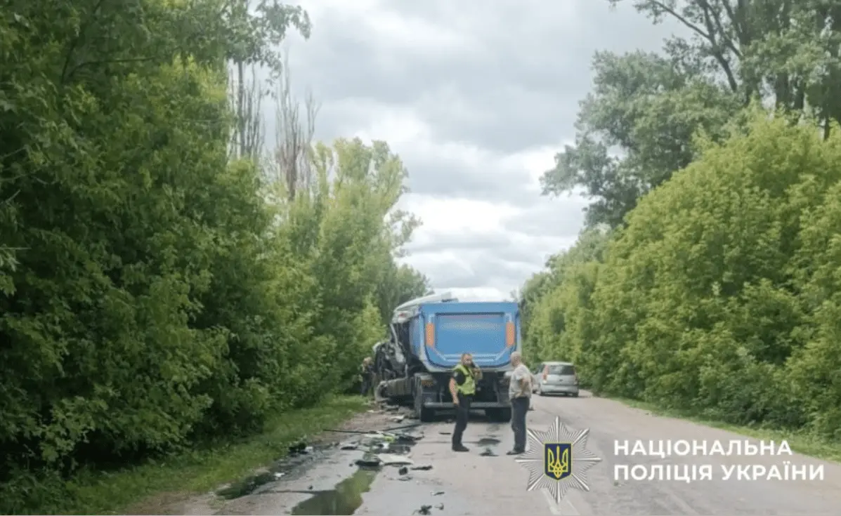 На Обухівщині вантажівка протаранила легковик, одну людину госпіталізували