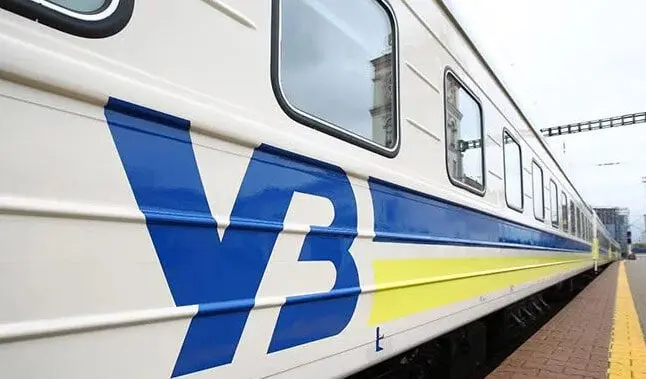 Ворог атакував Дніпро: пошкоджений поїзд «Одеса-Запоріжжя» (доповнюється)