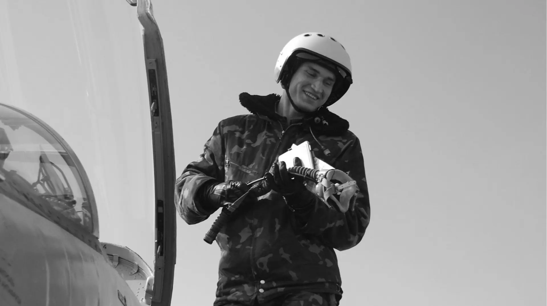 Мав сина і навчався з "Джусом": що відомо про пілота Максима Устименка, що загинув під час атаки РФ
