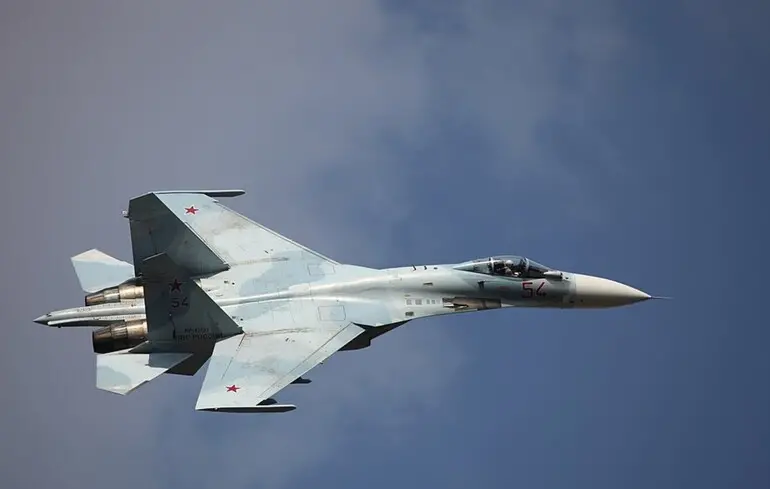 Російський винищувач Су-27УБ знищено на аеродромі "Армавір"  