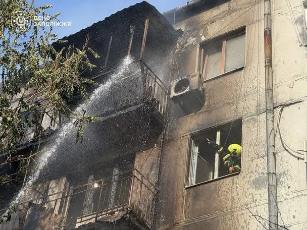 У Запоріжжі спалахнув багатоповерховий будинок: серед постраждалих діти