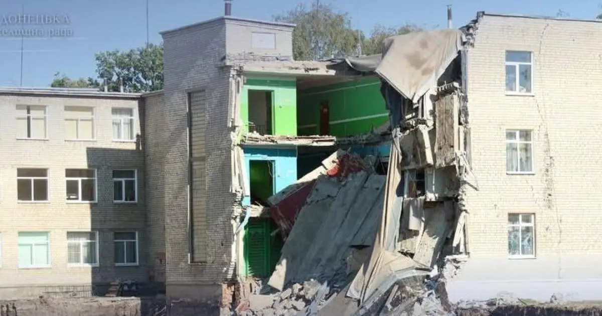 Під час будівництва укриття на Харківщині обвалилась стіна ліцею