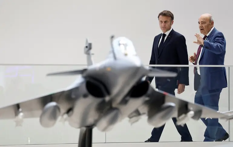 Макрон посилить польське небо винищувачами Rafale