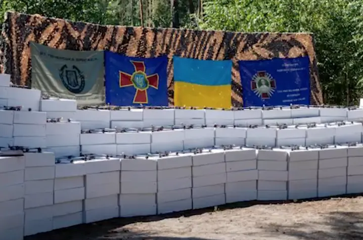 Мер Києва Віталій Кличко передав на фронт партію дронів