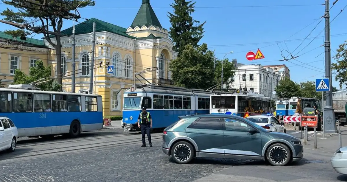 У Вінниці дали відповідь на петицію щодо зупинки “Майдан небесної сотні” біля гімназії №2