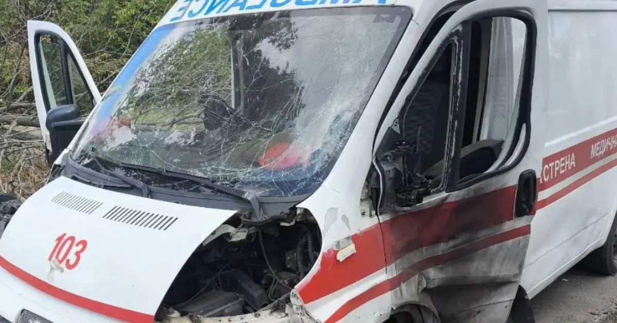 Росіяни атакували автомобіль екстреної допомоги на Харківщині
