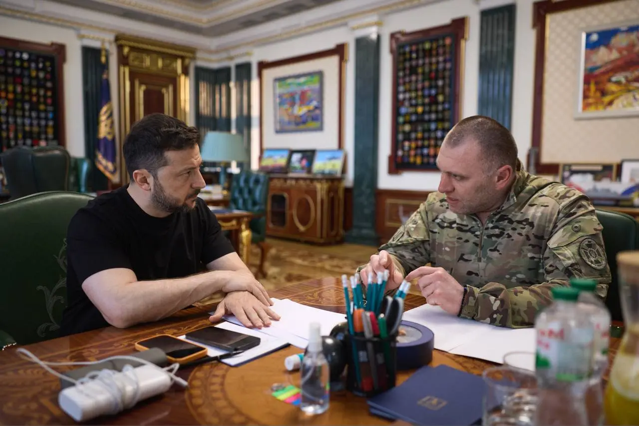 "Самая дальнобойная операция". Малюк доложил Зеленскому об ударах по аэродромам РФ