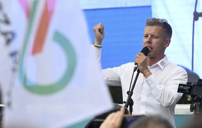 Партія Орбана відстає від опозиції на 15% — опитування
