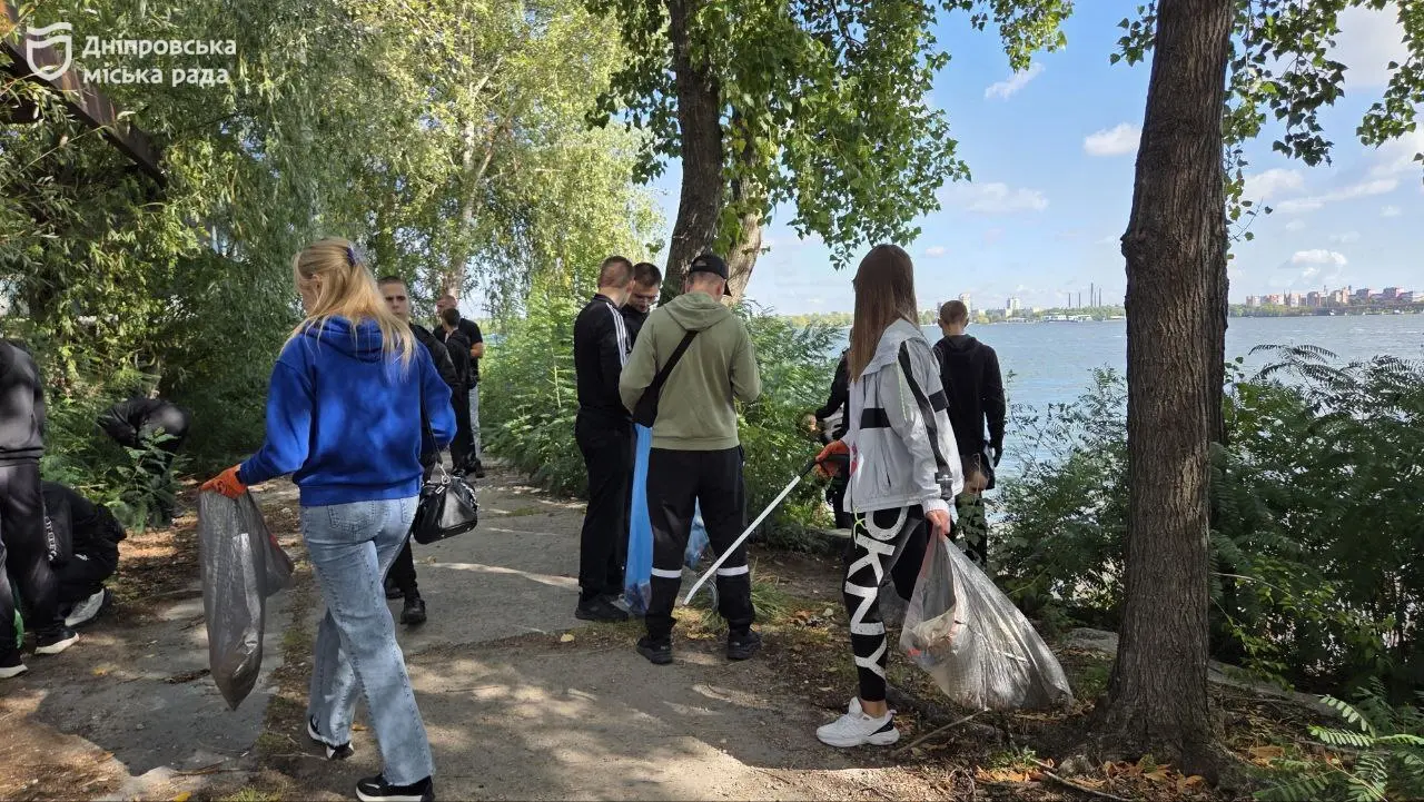У Дніпрі провели World Cleanup Day: до прибирання долучилися близько 200 містян