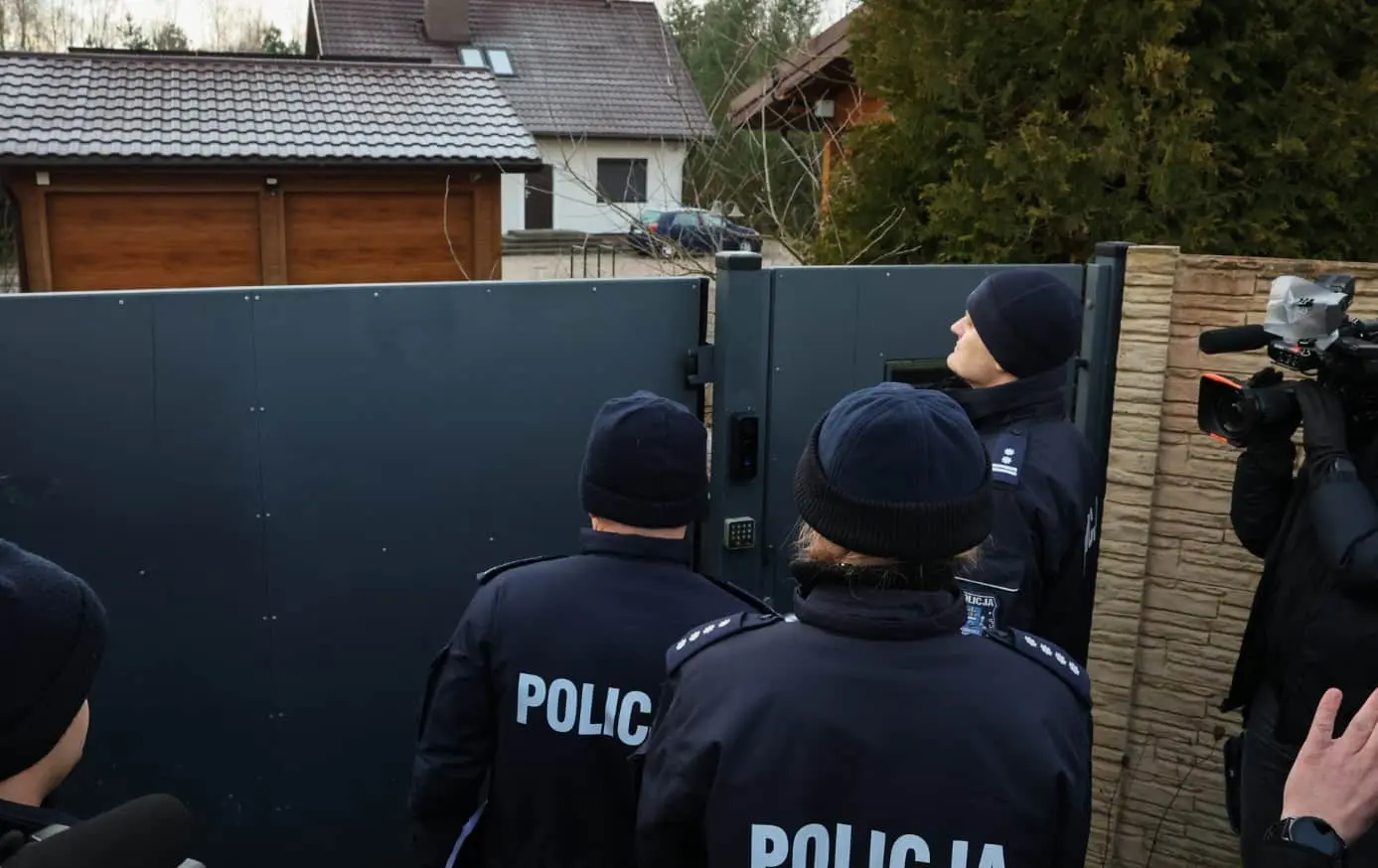 Поліція прийшла під дім ексгенпрокурора Польщі, щоб доставити його до Сейму