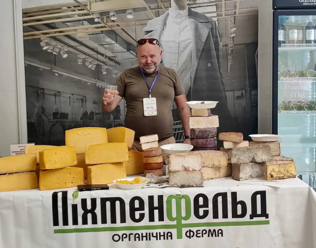«Альбіон», «Камбоцола» й абсент «Ван Гог»: як ветеран з Одеси будує сирну культуру України