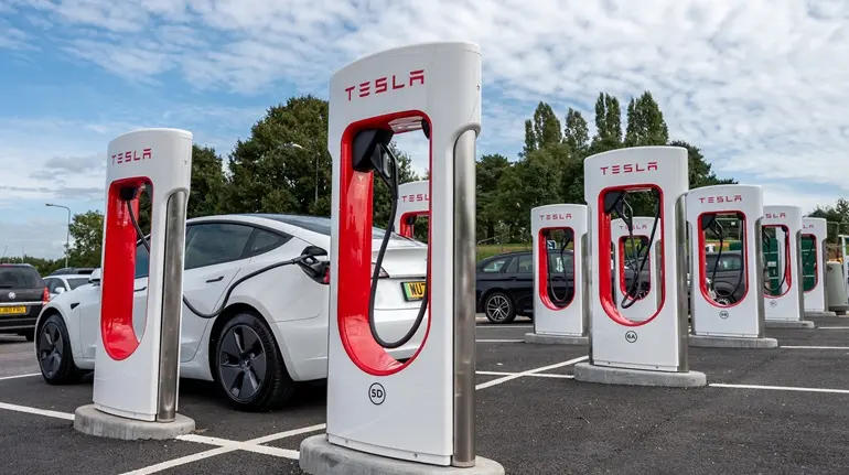 Tesla втрачає Британію: продажі впали на 60% за рік