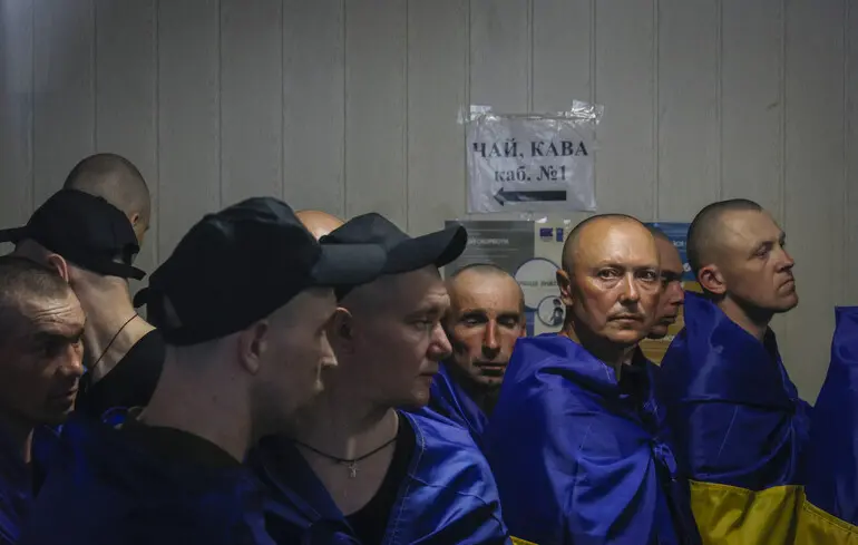 Повернення з полону: що чекає на захисників після обміну?