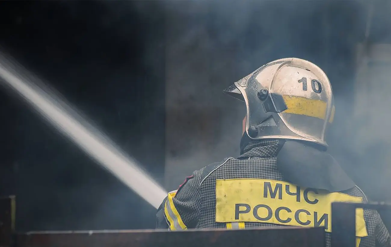 У Ростовській області спалахнув склад із деталями для дронів (фото, відео)