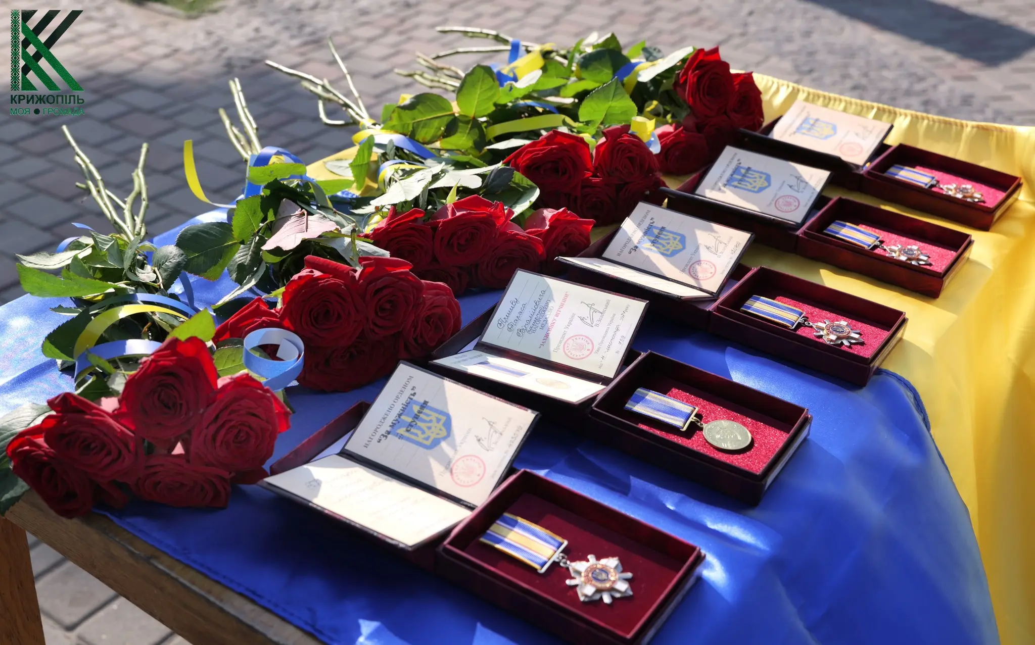 У громаді на Вінниччині рідним полеглих воїнів передали державні нагороди