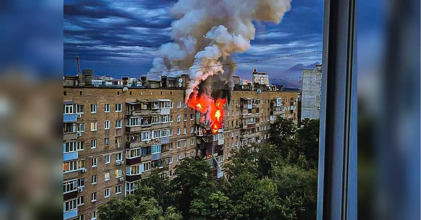 Десятки дронів атакували Харків уночі: є загиблі та поранені (фото, відео)