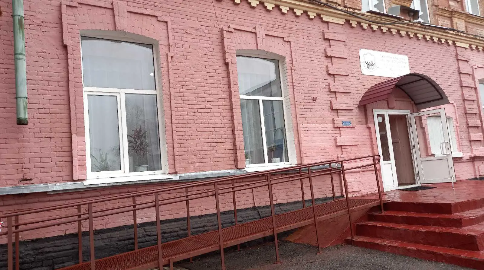 Компанія не змогла збудувати для ліцею готельні номери: суд розірвав угоду