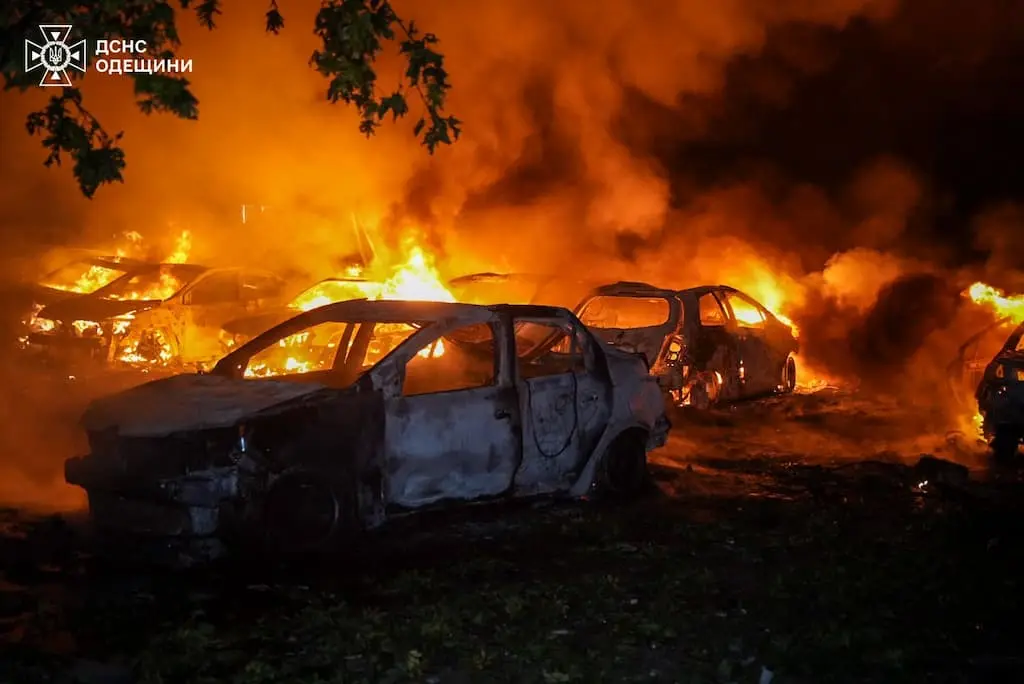 Наслідки нічної атаки на Одесу: пожежі, руйнування та постраждалі (фото, відео)