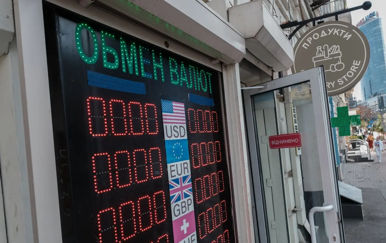 Що буде з доларом та євро на початку серпня: чи варто бігти до обмінників