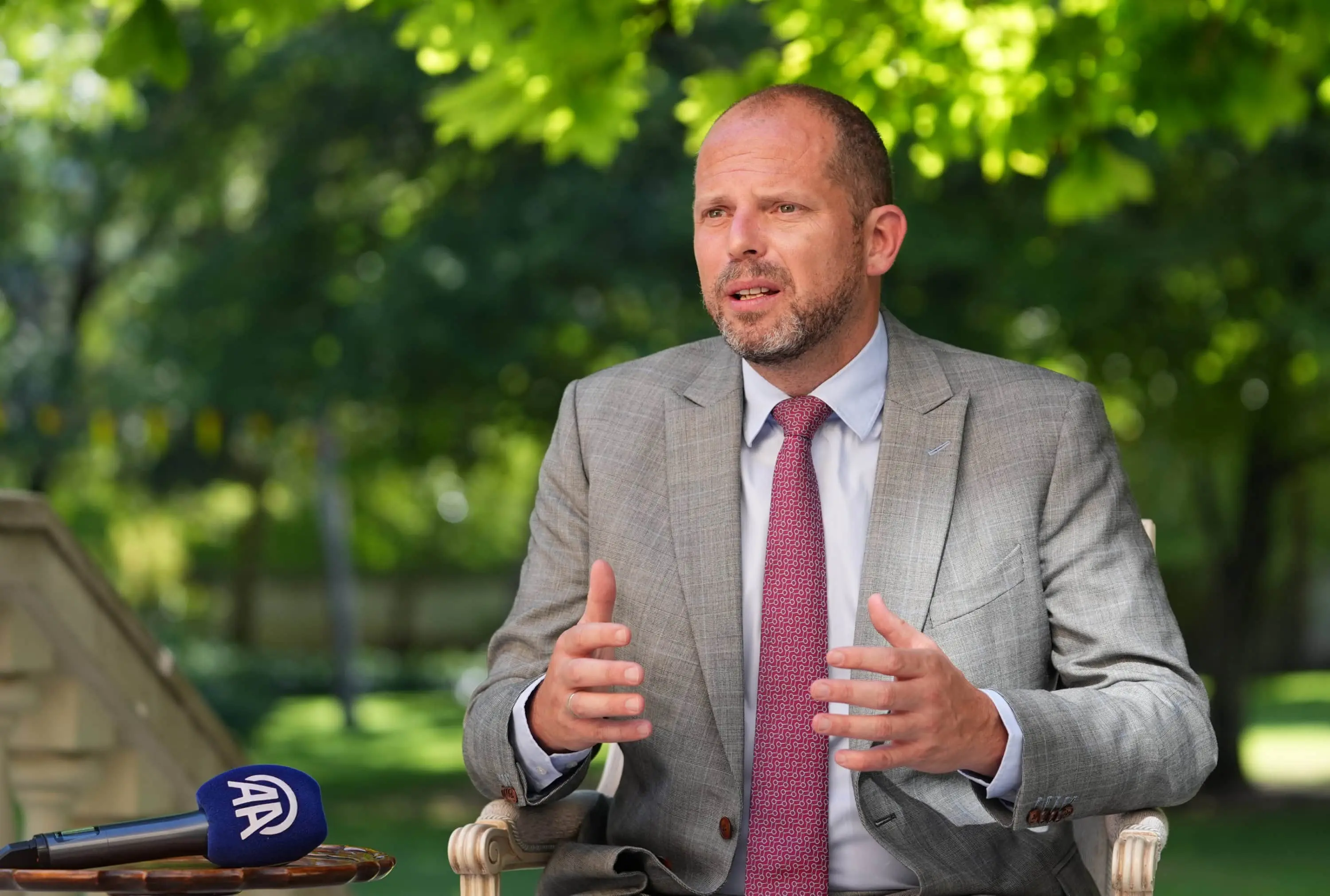 Бельгія обіцяє подумати над можливим розміщенням військ в Україні