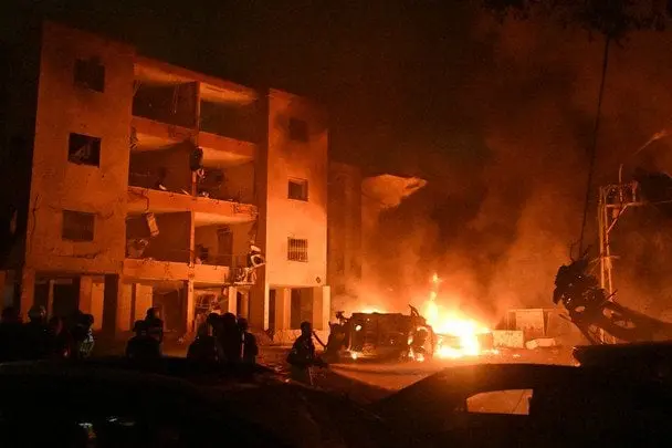 Ракетні удари Ірану спричинили пожежі у Хайфі: є поранені (відео)