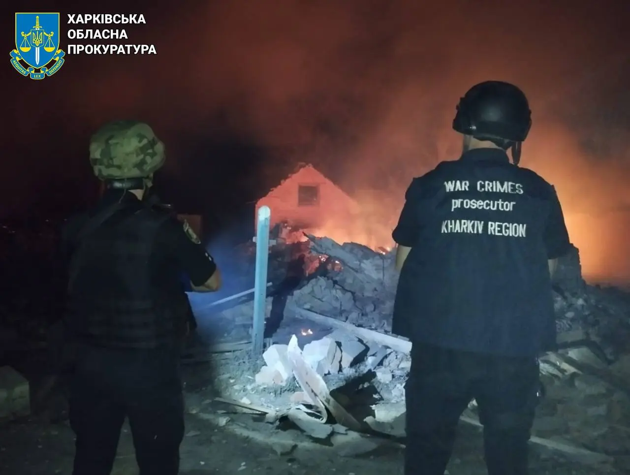 Куп’янщина у вогні: вночі ворог обстріляв селище, поранена жінка