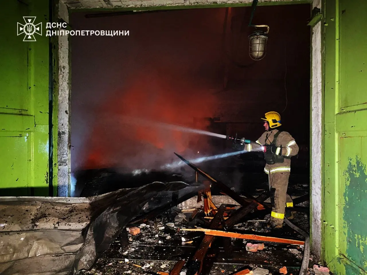 У ДСНС показали фото наслідків ворожої атаки на Дніпро