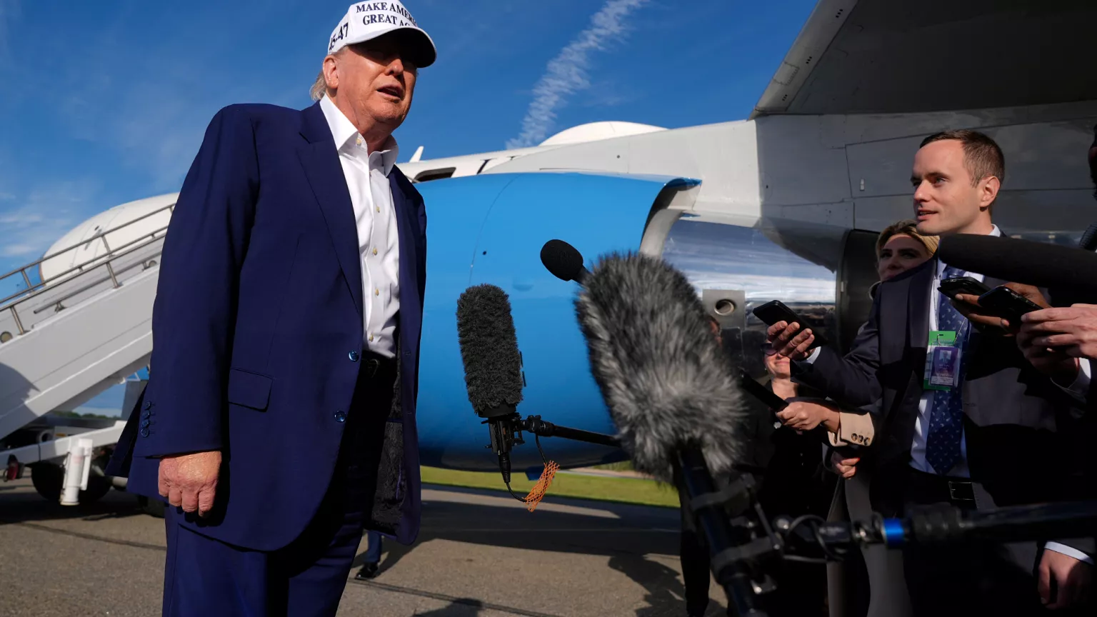 Трамп про останні обстріли: Путін хоче всю Україну, але це призведе до падіння Росії