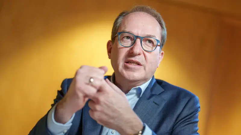 Міністр внутрішніх справ Німеччини – проти заборони ультраправої "АдН"