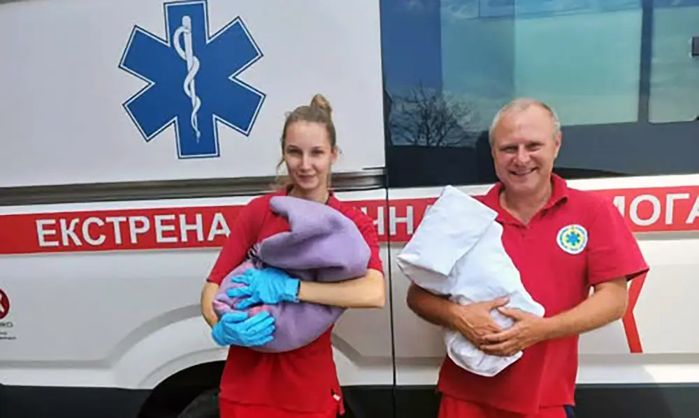 У Харкові в машині екстренки народилася двійня