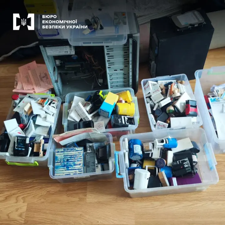 Буковинець організував схему з виготовлення фальшивих документів