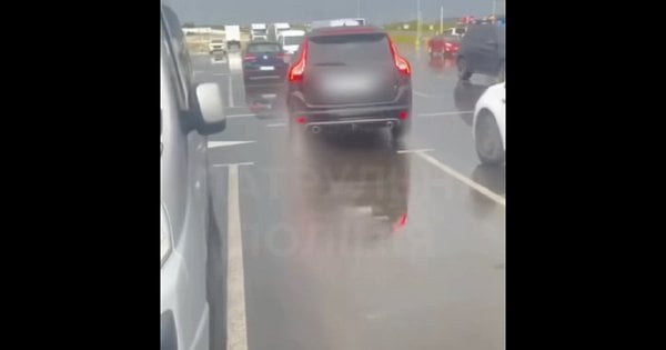 Поліцейські оштрафували львів’янку, яка посадила за кермо кросовера 13-річного сина