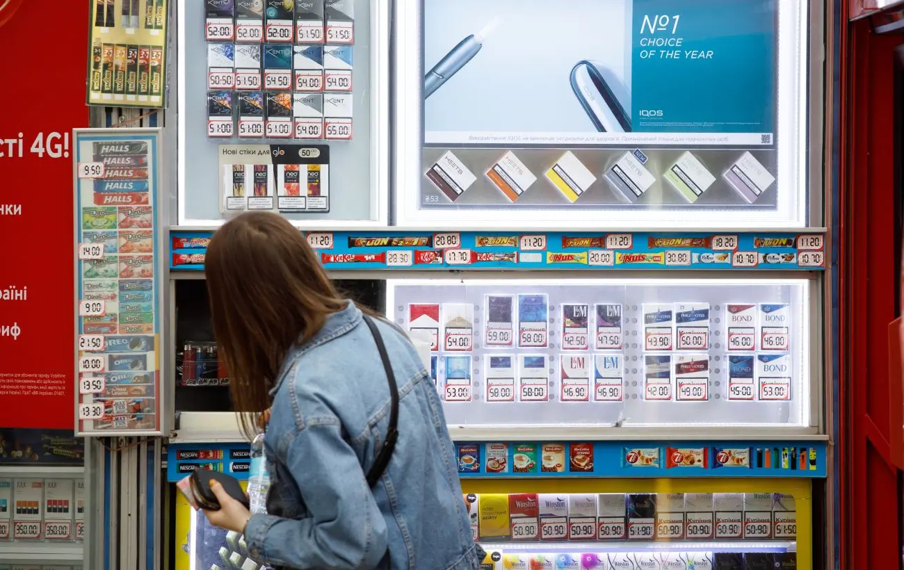 Сигарети за рік подорожчали на 30 гривень: як змінюватимуться ціни далі