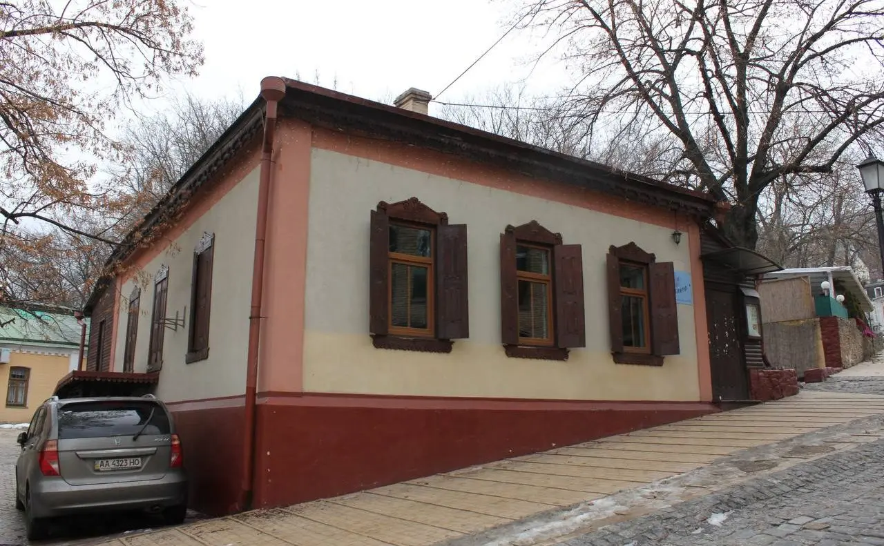 Інвестор — не забудовник: у КМДА пояснили умови оренди садиби на Андріївському узвозі