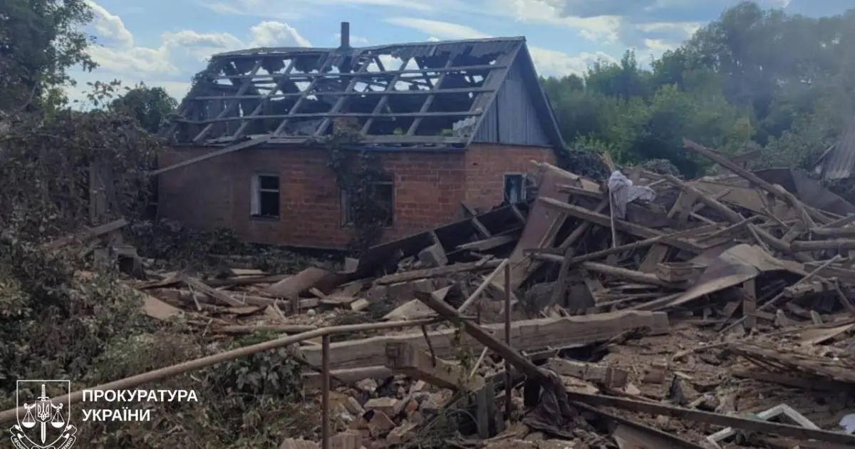 Російська армія обстріляла підприємство та швидку допомогу у Харківській області