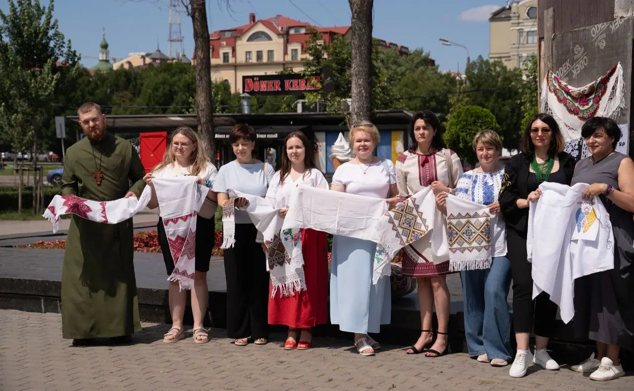 На Контрактовій площі стартувала акція «Рушник надії» на підтримку полонених і зниклих безвісти українських захисників
