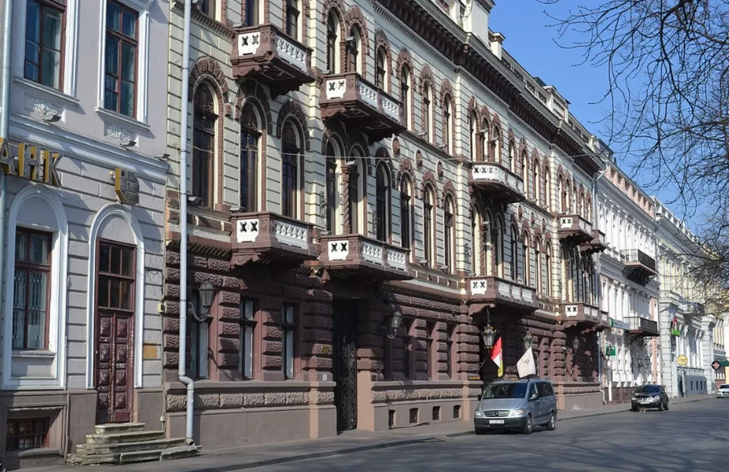 Готель «Лондонська» на Приморському бульварі продають за борги
