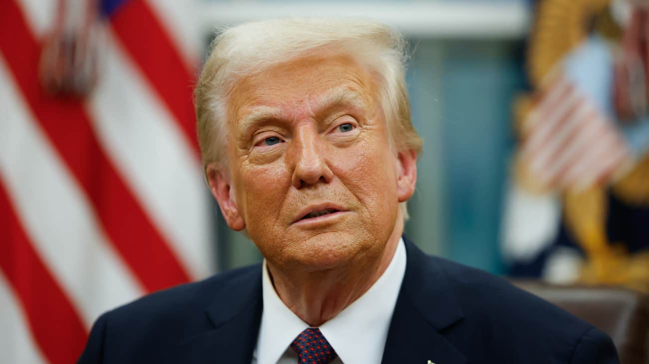 Трамп відмовився підтримати санкції проти Росії, бо прагне укласти ділові угоди з Путіним – NYT